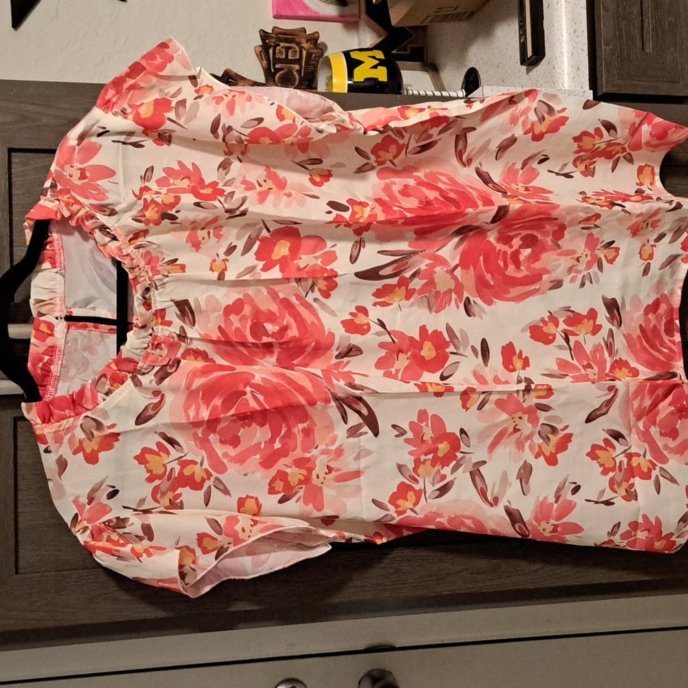♥️New Plus size watercolor floral top
